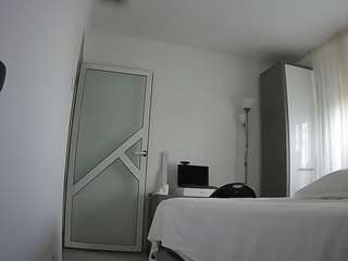 voyeurcam charmhellen kitchen